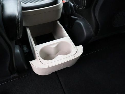 Used 2024 Chrysler Pacifica Touring-L image 26