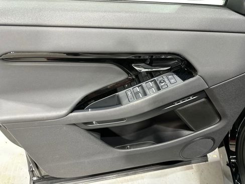 Used 2025 Land Rover Range Rover Evoque Dynamic SE image 17