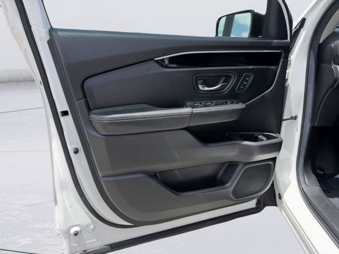 Used 2025 Honda Pilot EX-L image 12