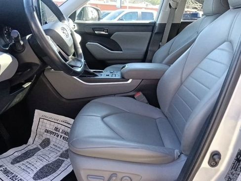 Used 2023 Toyota Highlander XLE image 15