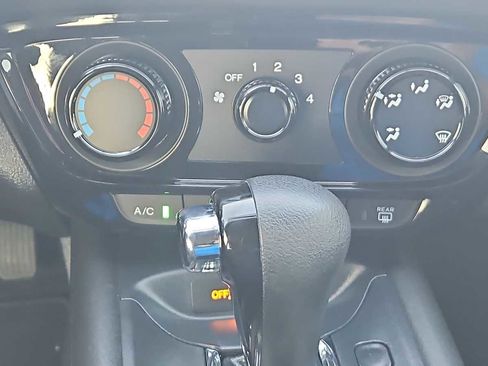 Used 2022 Honda HR-V LX image 16