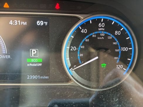 Used 2024 Nissan Leaf SV Plus image 9