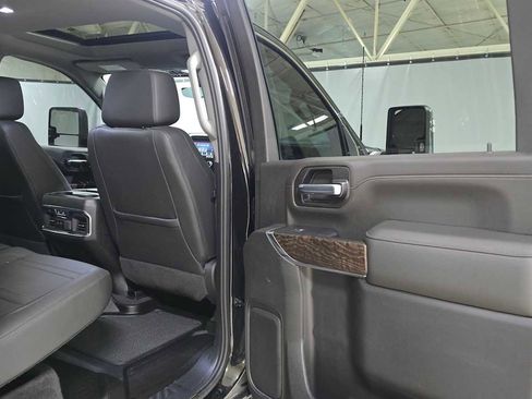 Used 2023 GMC Sierra 3500 Denali w/ Denali Black Diamond Edition image 14