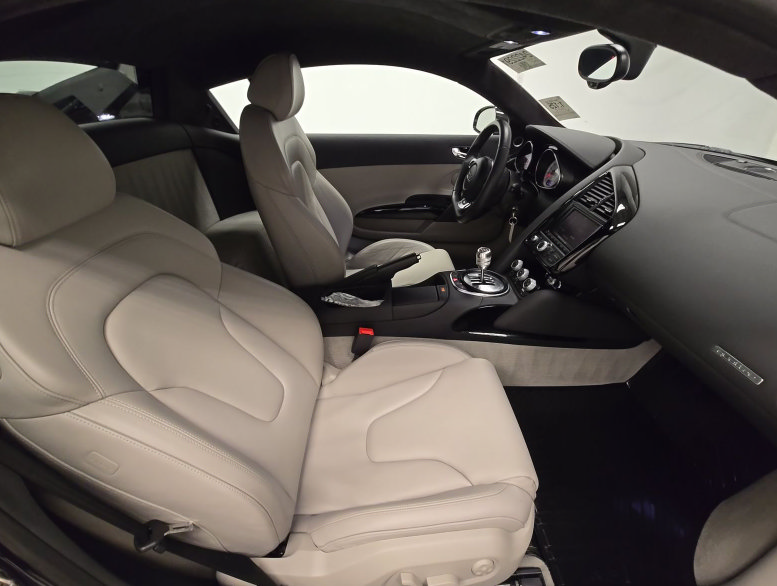 Used 2012 Audi R8 V10 AWD/4WD image 6