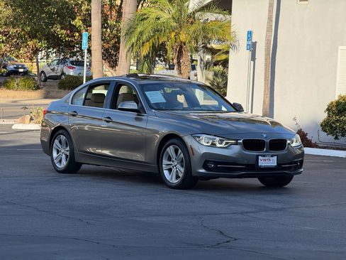 Used 2018 BMW 330i Sedan w/ Convenience Package RWD image 7