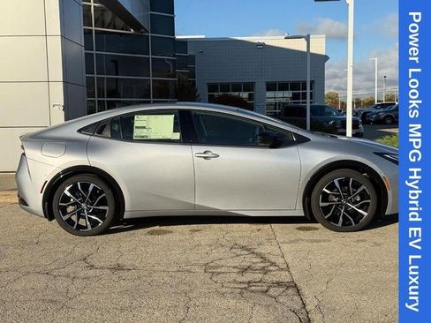New 2026 Toyota Prius Plug-In Hybrid FWD image 2
