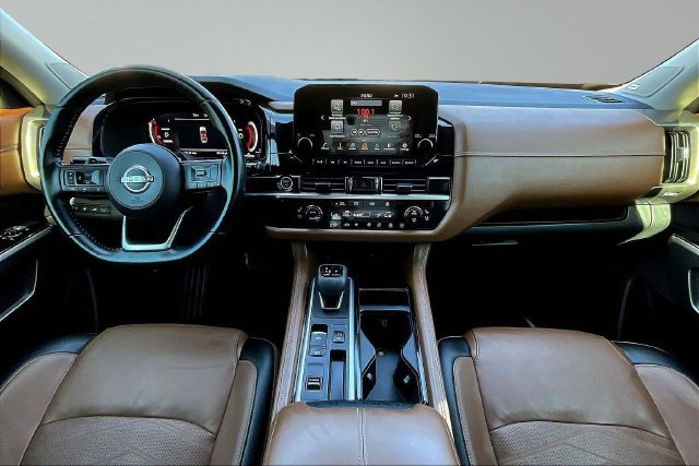 Used 2023 Nissan Pathfinder Platinum w/ Lighting Package (N93) FWD image 7