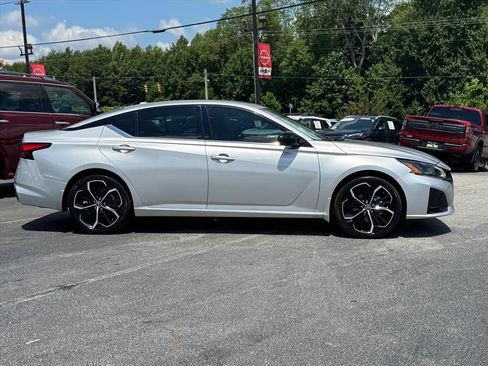 Certified 2024 Nissan Altima 2.5 SR FWD image 2