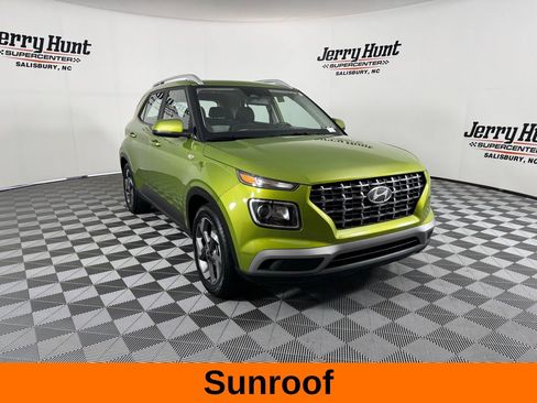 Used 2024 Hyundai Venue SEL image 6