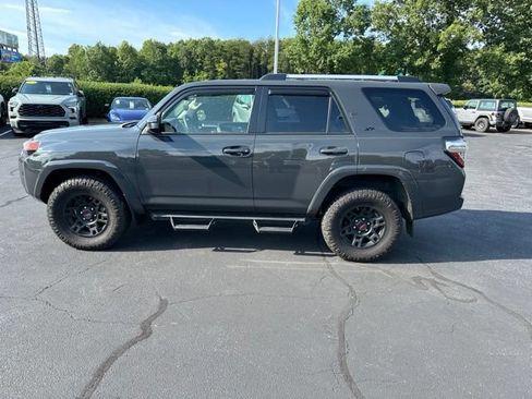 Used 2024 Toyota 4Runner SR5 AWD/4WD image 9