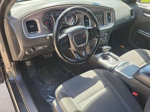 Used 2022 Dodge Charger SXT RWD image 13