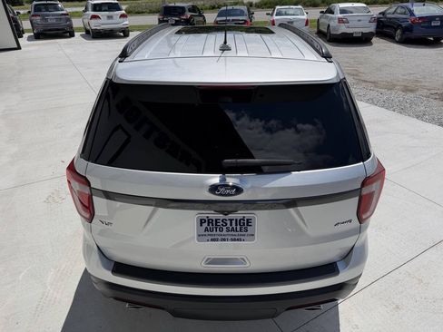 Used 2018 Ford Explorer XLT w/ Equipment Group 202A AWD/4WD image 7