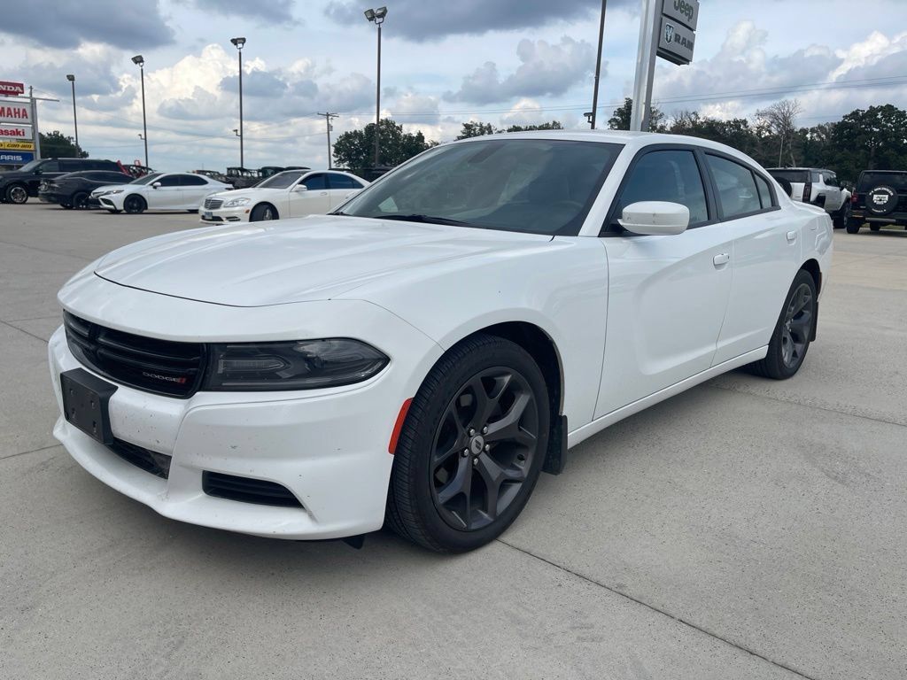 Used 2019 Dodge Charger SXT w/ Plus Group RWD image 2