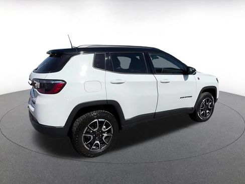 Used 2025 Jeep Compass Trailhawk AWD/4WD image 15