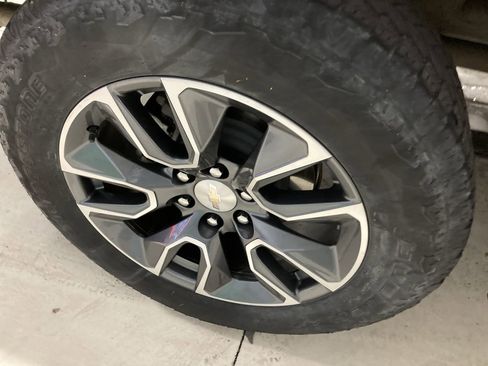 Used 2023 Chevrolet Silverado 1500 LT w/ Z71 Off-Road Package image 10