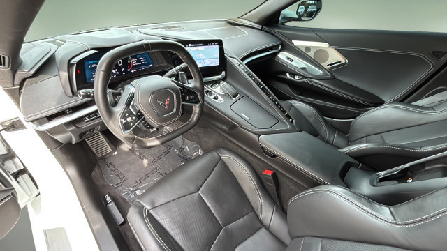 Used 2025 Chevrolet Corvette Stingray Preferred Cpe w/ Z51 Performance Package RWD image 17