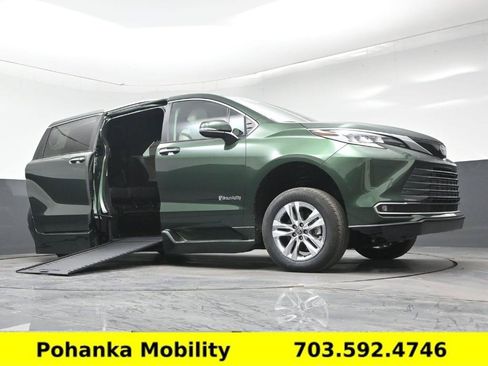 Used 2026 Toyota Sienna Limited FWD image 8