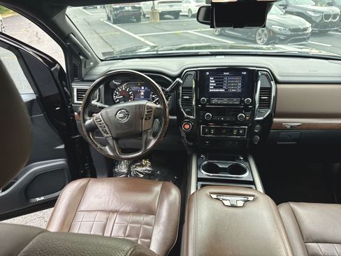 Used 2020 Nissan Titan Platinum Reserve w/ Moonroof Package RWD image 11
