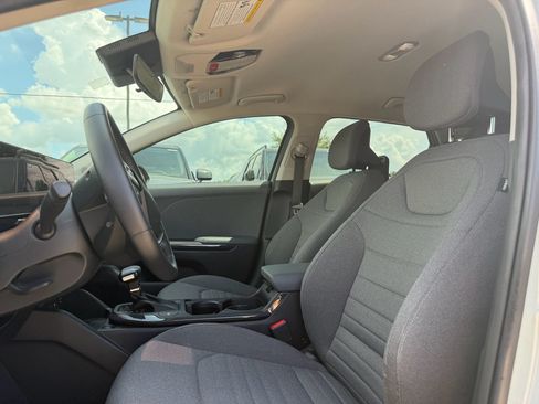 Used 2025 Kia K4 EX FWD image 11