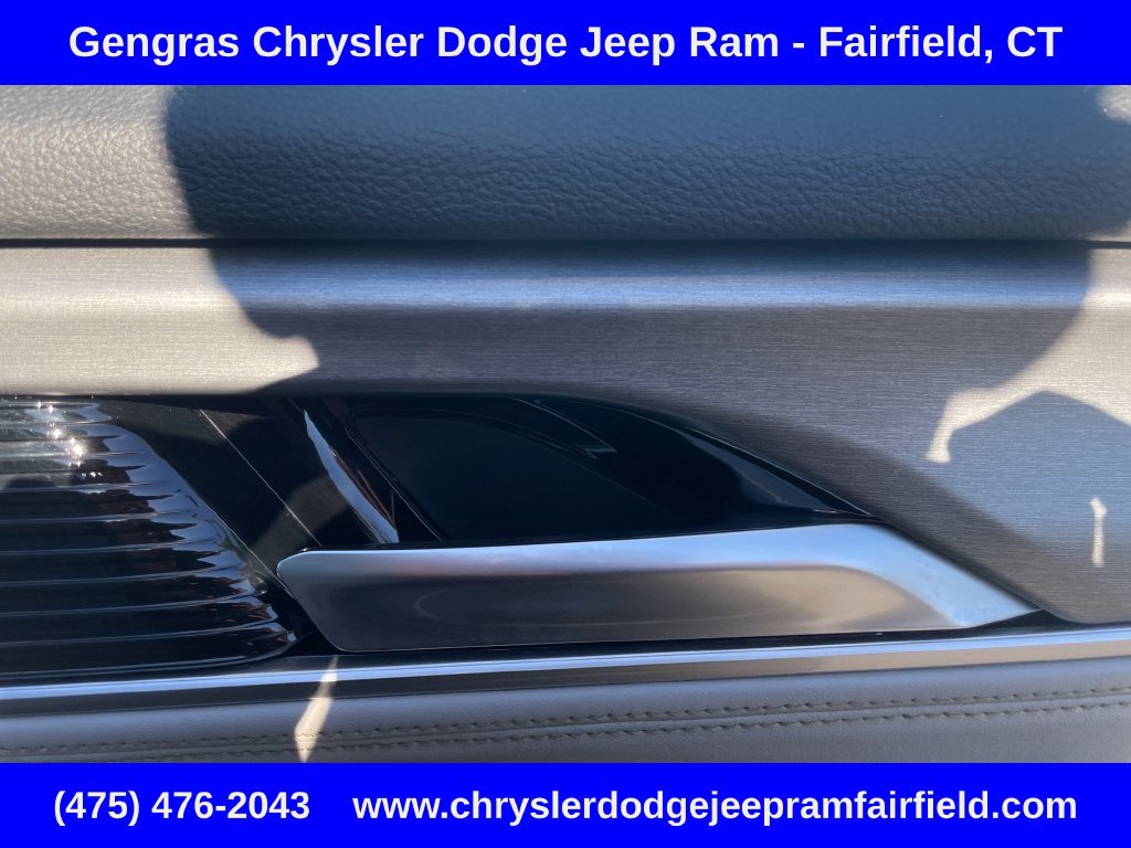 Certified 2025 Jeep Wagoneer Series II AWD/4WD image 16
