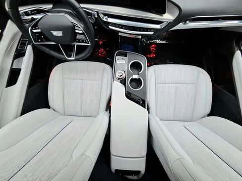 Used 2024 Cadillac Lyriq Luxury w/ LPO, Floor Liner Package image 27