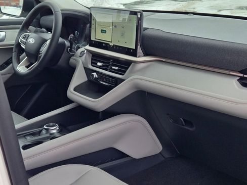 New 2026 Ford Explorer Active w/ Active Comfort Package image 9