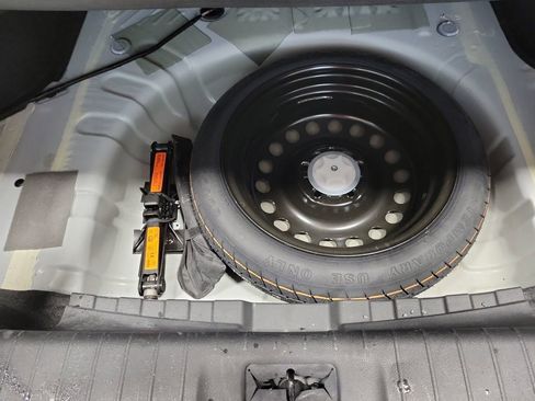 Used 2025 Nissan Sentra SV image 12