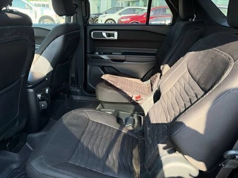 Used 2020 Ford Explorer XLT RWD image 10