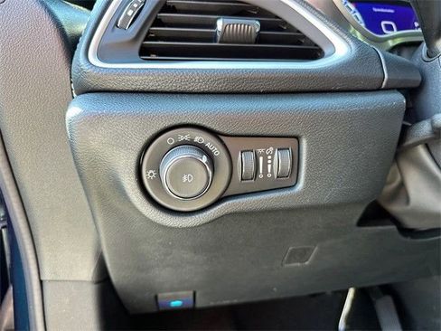 New 2025 Chrysler Pacifica Select image 34