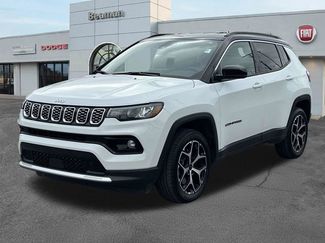 Used 2025 Jeep Compass Limited video 3