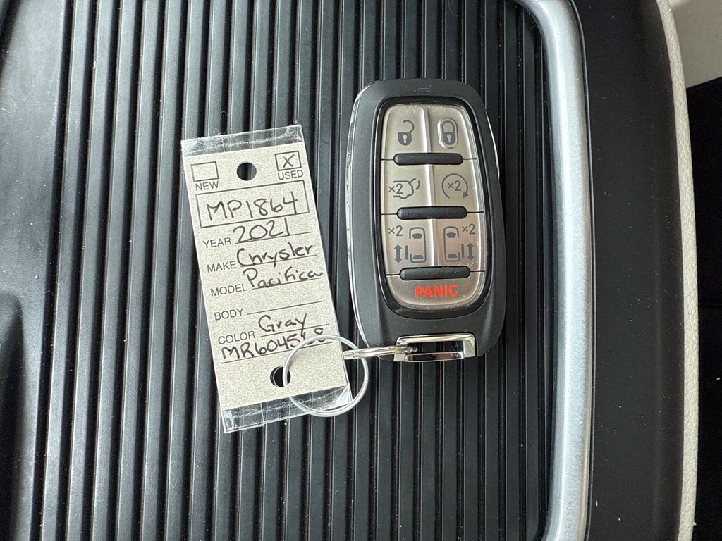 Used 2021 Chrysler Pacifica Touring-L FWD image 45