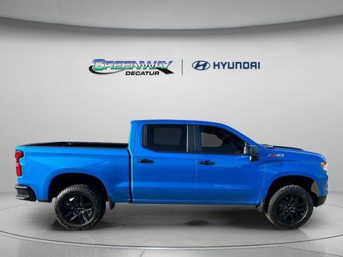 Used 2025 Chevrolet Silverado 1500 LT Trail Boss w/ Convenience Package II AWD/4WD image 9