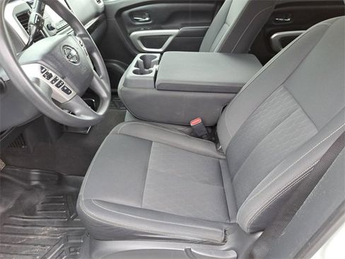 Used 2017 Nissan Titan SV image 19