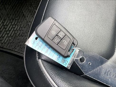 Used 2020 Volkswagen Tiguan SEL Premium R-Line image 36