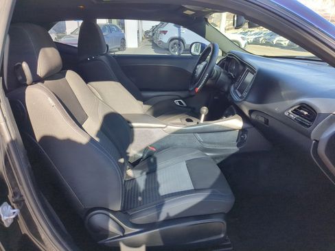 Used 2015 Dodge Challenger R/T w/ Quick Order Package 22B R/T image 33