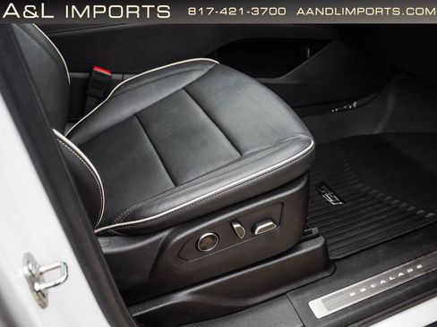 Used 2024 Cadillac Escalade ESV Premium Luxury w/ Performance Package AWD/4WD image 61
