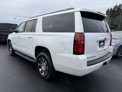 Used 2017 Chevrolet Suburban LT image 8