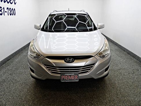 Used 2011 Hyundai Tucson GLS image 2