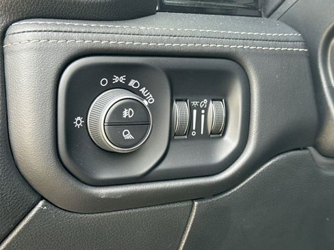 Used 2024 RAM 2500 Limited AWD/4WD image 23