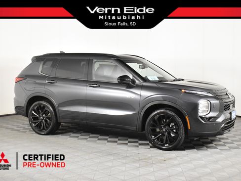 Used 2025 Mitsubishi Outlander SEL Black Edition image 1