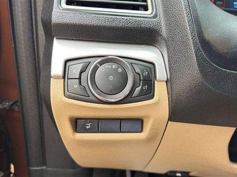 Used 2017 Ford Explorer XLT w/ Equipment Group 202A AWD/4WD image 28