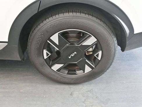 Used 2026 Kia Sportage LX FWD image 12
