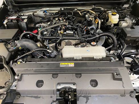 Used 2025 Toyota Tacoma SR5 AWD/4WD image 10