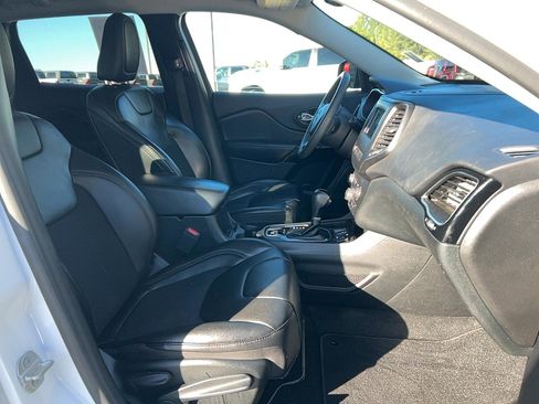 Used 2020 Jeep Cherokee Latitude Plus image 23