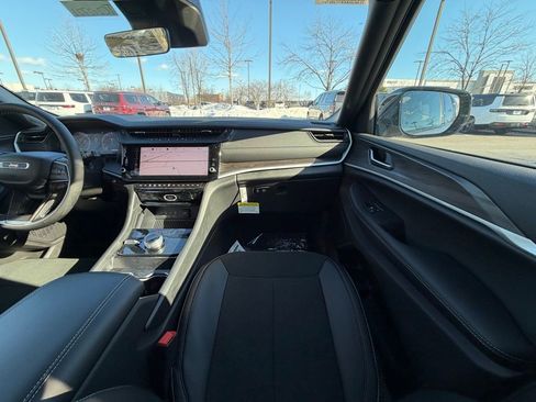 New 2026 Jeep Grand Cherokee Laredo image 14