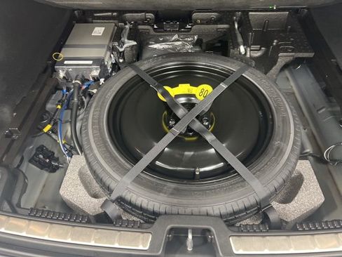 Used 2023 Volvo XC60 B5 Plus image 11