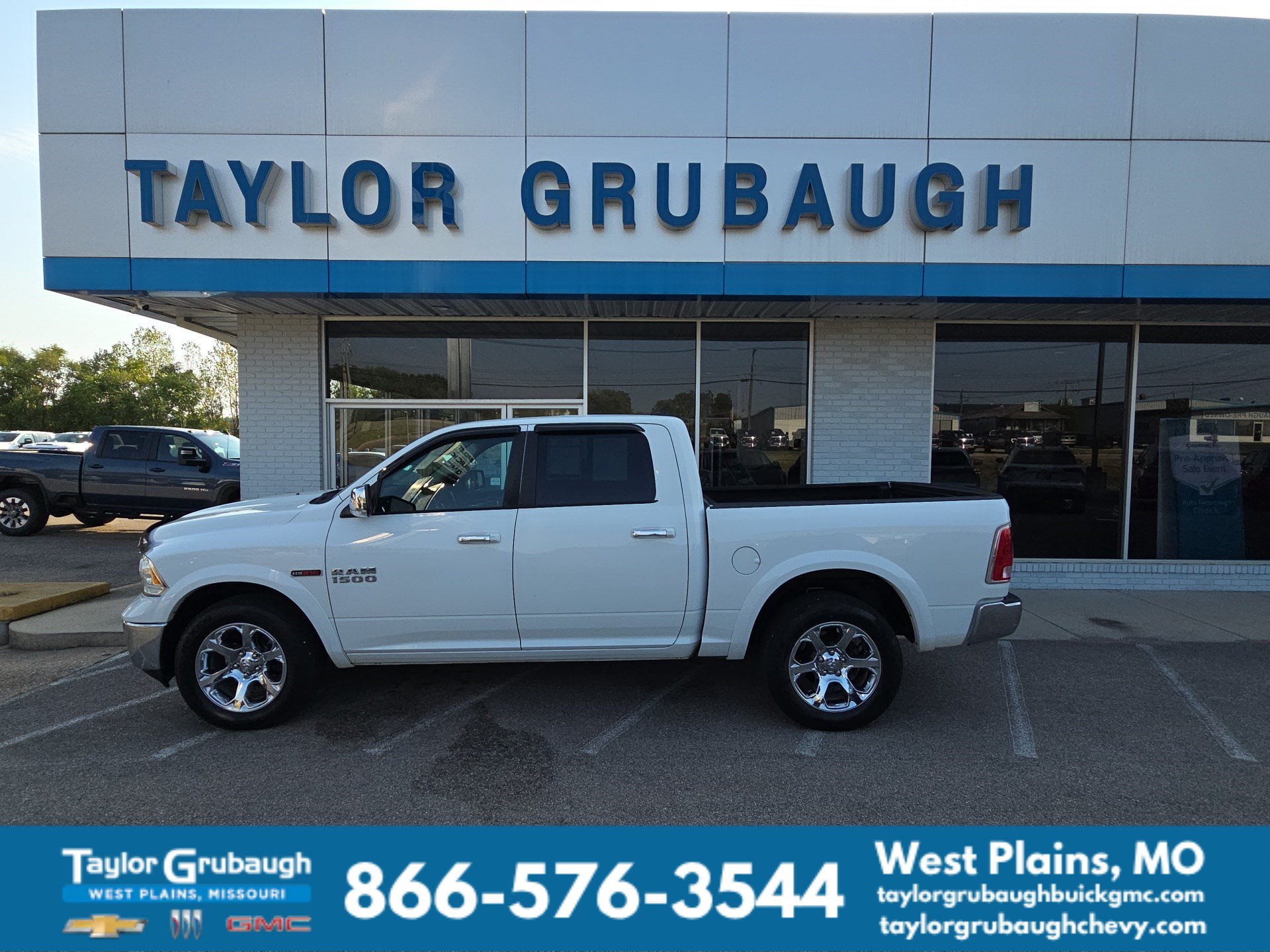 Used 2016 RAM 1500 Laramie w/ Convenience Group AWD/4WD image 1