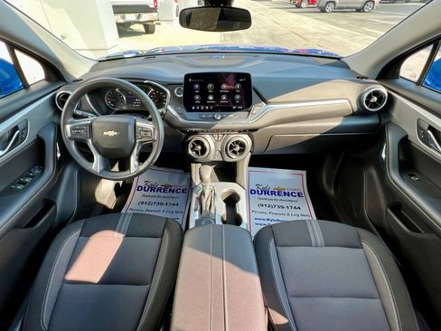 Used 2025 Chevrolet Blazer LT image 2