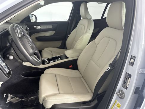 Used 2026 Volvo XC40 B5 Plus AWD/4WD image 11