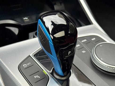 Used 2022 BMW i4 eDrive40 w/ Premium Package image 17